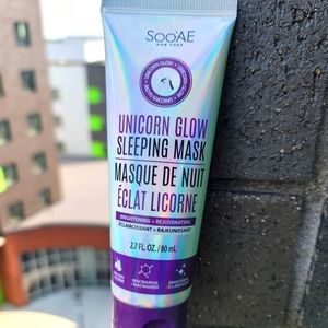 Unicorn GLowing sleeping mask .